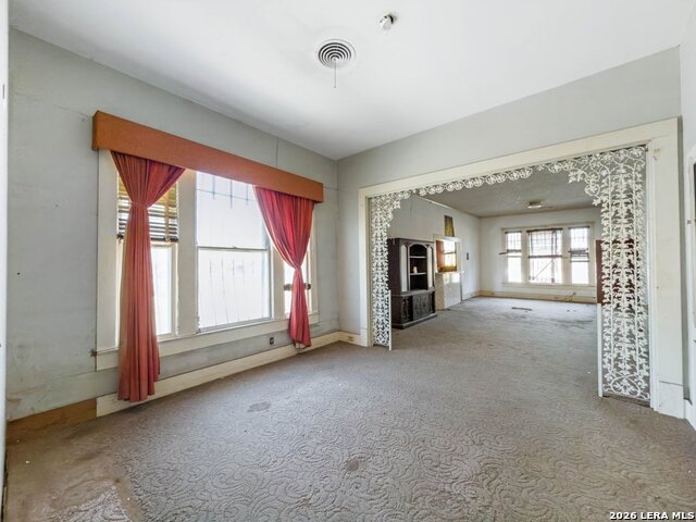 Image 12 of 29 For 2922 Buena Vista St