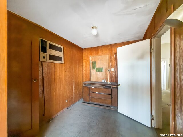 Image 17 of 29 For 2922 Buena Vista St