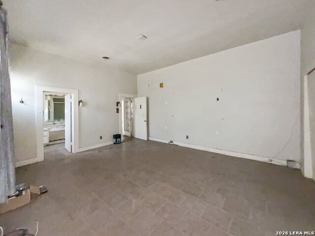 Image 18 of 29 For 2922 Buena Vista St