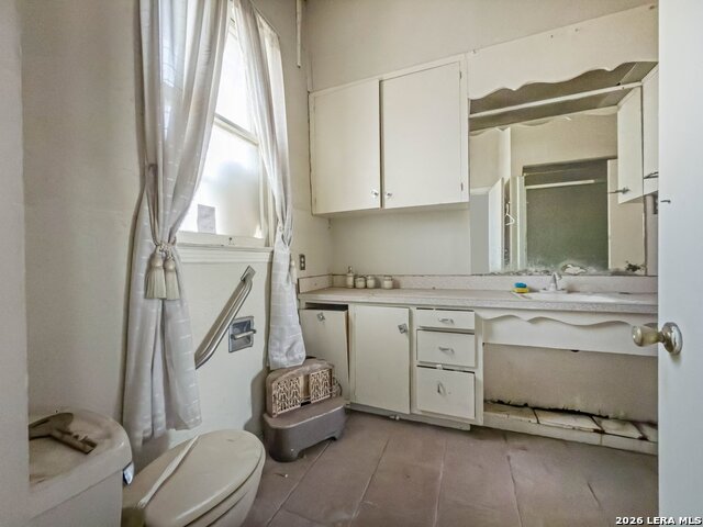 Image 19 of 29 For 2922 Buena Vista St