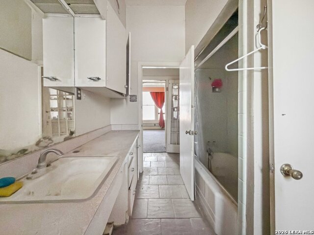 Image 20 of 29 For 2922 Buena Vista St