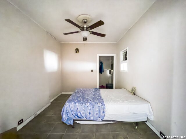 Image 4 of 29 For 2922 Buena Vista St