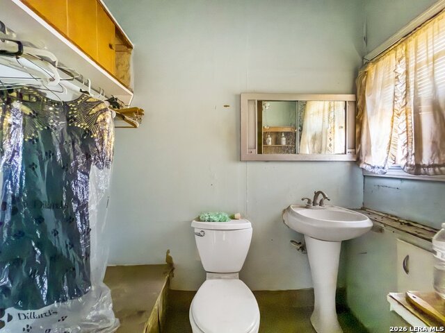 Image 8 of 29 For 2922 Buena Vista St