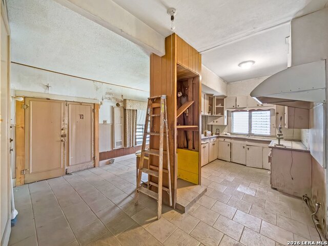 Image 9 of 29 For 2922 Buena Vista St