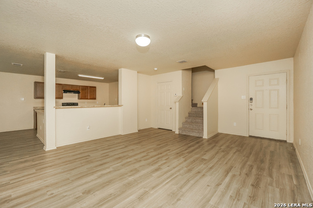 Listing photo id 3 for 8915 Bonnie Butler