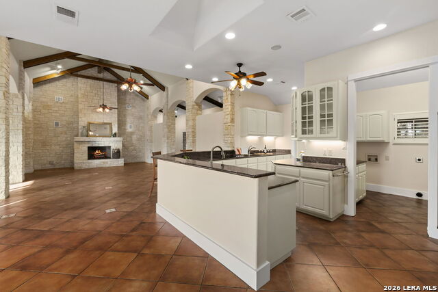 Image 13 of 34 For 15529 Escarpment Oak