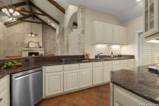 Image 14 of 34 For 15529 Escarpment Oak