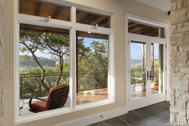 Image 16 of 34 For 15529 Escarpment Oak