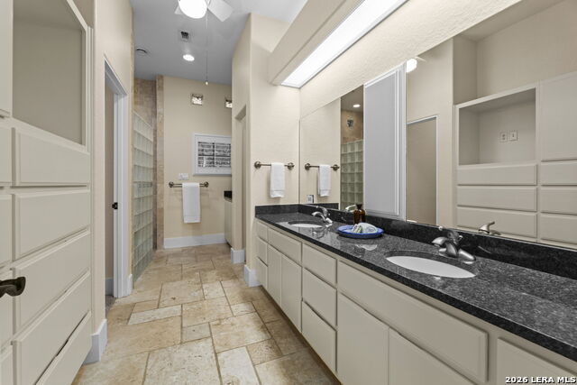 Image 20 of 34 For 15529 Escarpment Oak