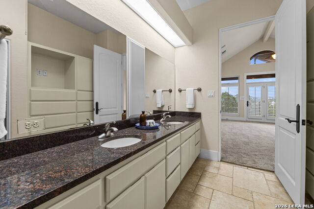 Image 21 of 34 For 15529 Escarpment Oak