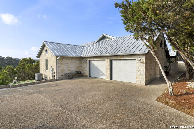 Image 29 of 34 For 15529 Escarpment Oak