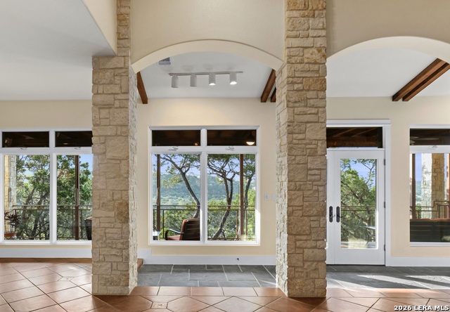 Image 6 of 34 For 15529 Escarpment Oak