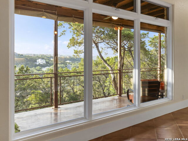 Image 8 of 34 For 15529 Escarpment Oak