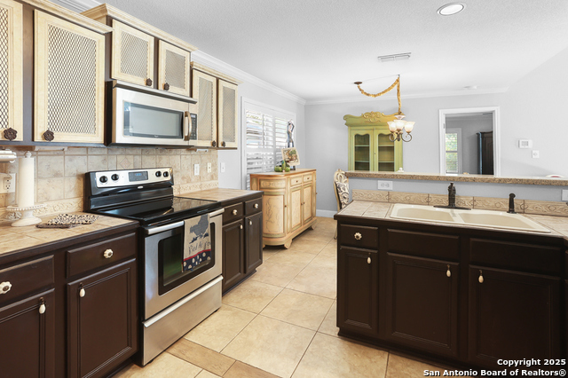 Image 11 of 31 For 16 Pembroke Lane