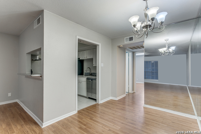 Image 10 of 25 For 8401 New Braunfels N 207a