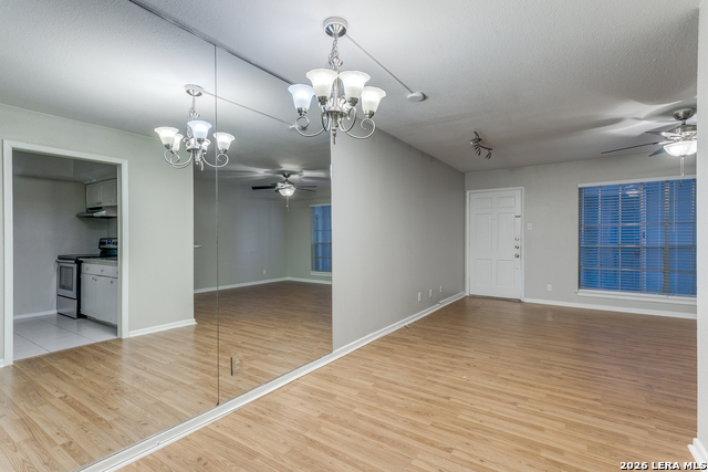 Image 11 of 25 For 8401 New Braunfels N 207a