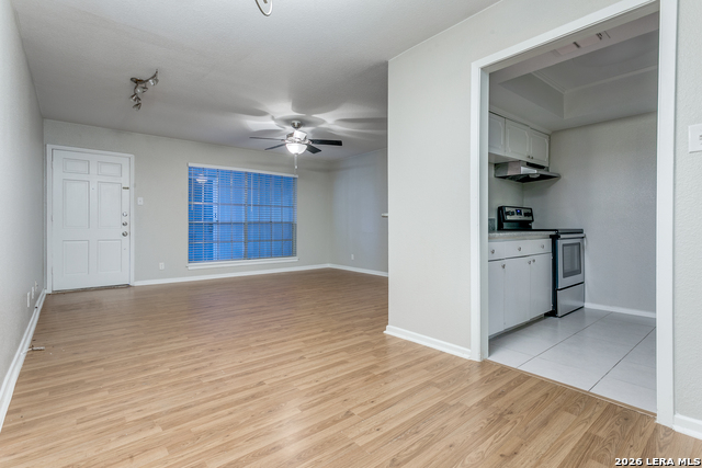 Image 12 of 25 For 8401 New Braunfels N 207a