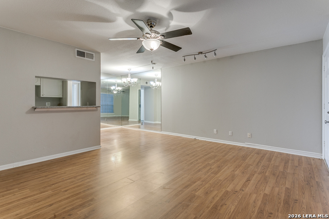 Image 8 of 25 For 8401 New Braunfels N 207a