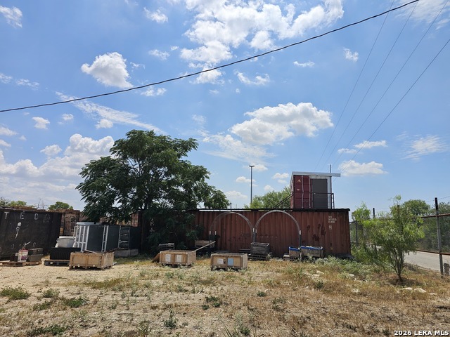 Listing photo id 8 for 8664 Quintana