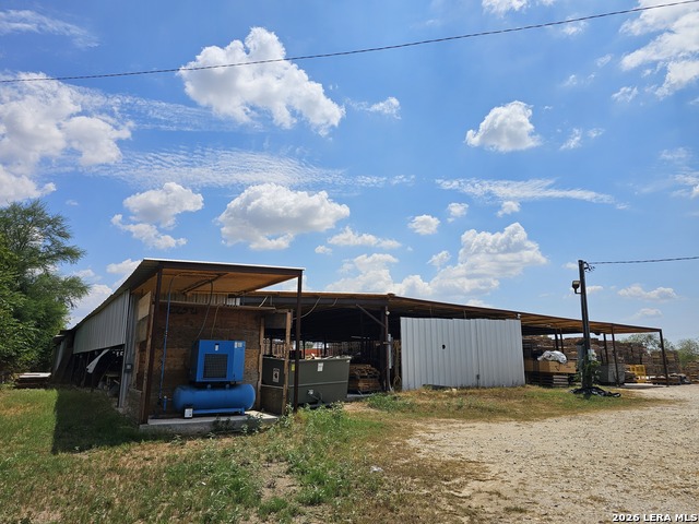 Listing photo id 9 for 8664 Quintana