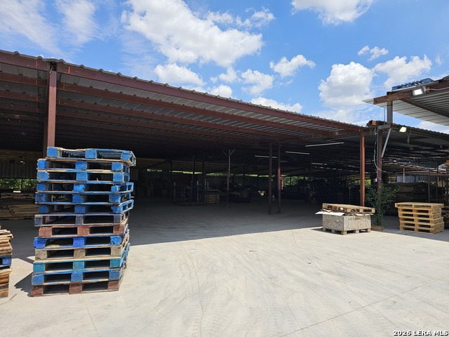 Listing photo id 11 for 8664 Quintana