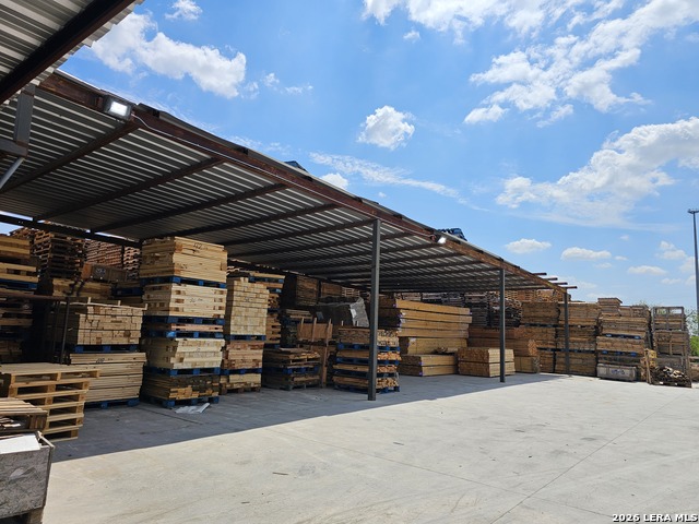 Listing photo id 12 for 8664 Quintana