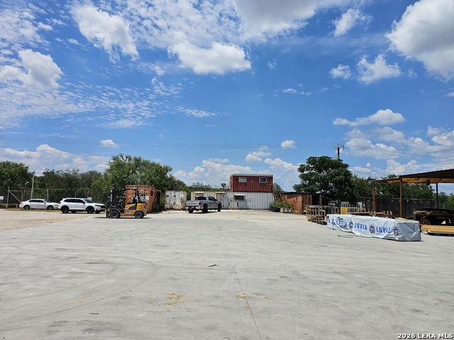 Listing photo id 14 for 8664 Quintana