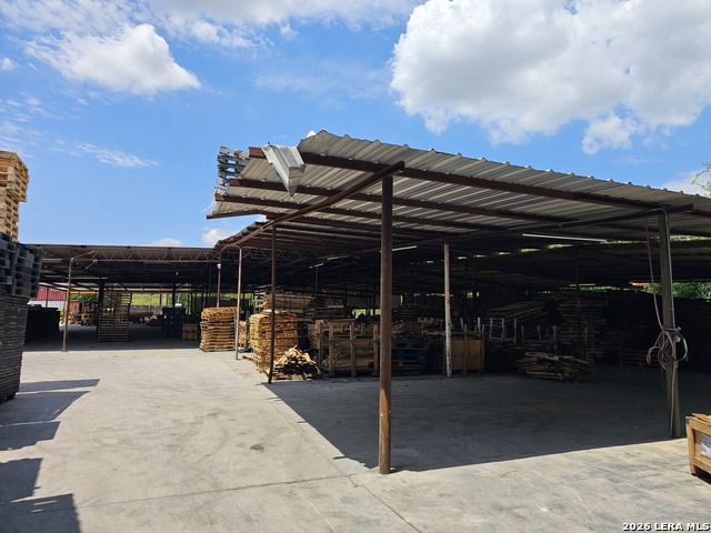 Listing photo id 16 for 8664 Quintana