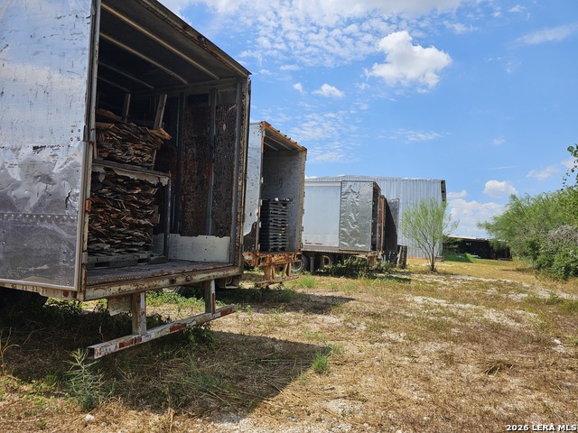 Listing photo id 17 for 8664 Quintana