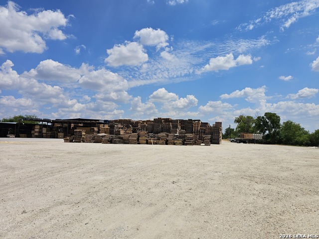 Listing photo id 19 for 8664 Quintana