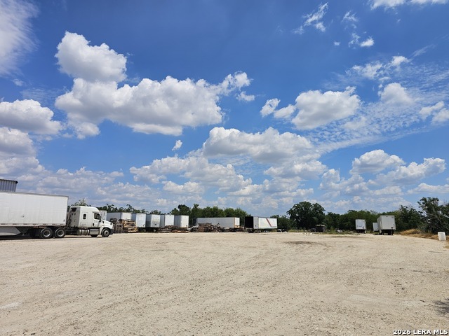 Listing photo id 20 for 8664 Quintana