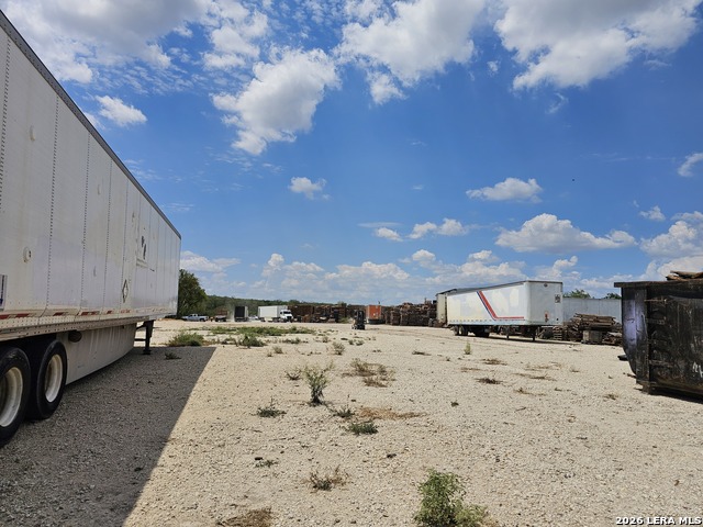 Listing photo id 21 for 8664 Quintana