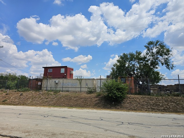 Listing photo id 22 for 8664 Quintana