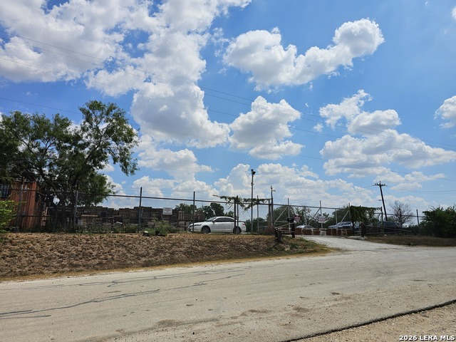 Listing photo id 23 for 8664 Quintana