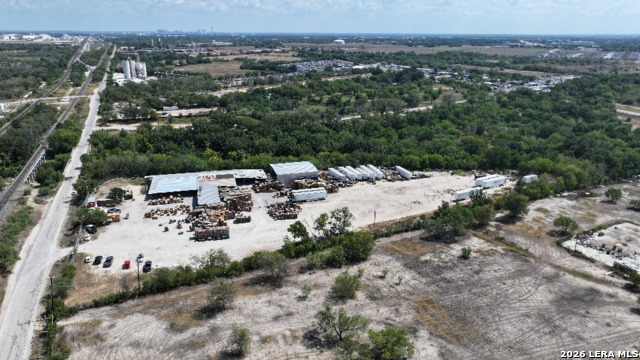 Listing photo id 2 for 8664 Quintana