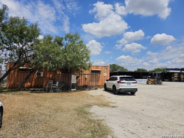 Listing photo id 5 for 8664 Quintana