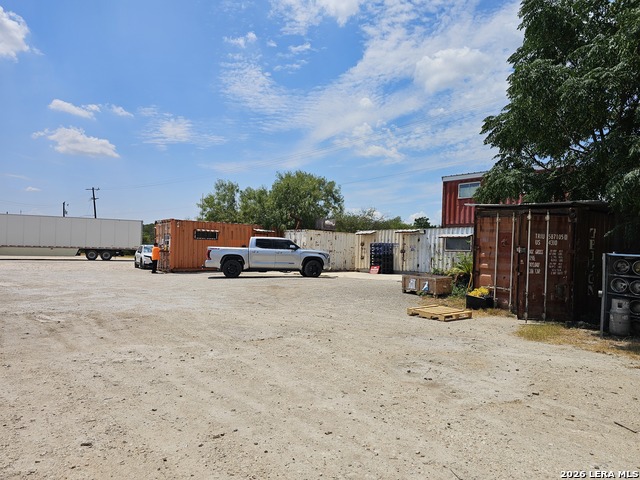 Listing photo id 6 for 8664 Quintana