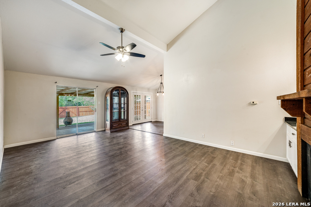 Image 2 of 13 For 5631 Timber Rail