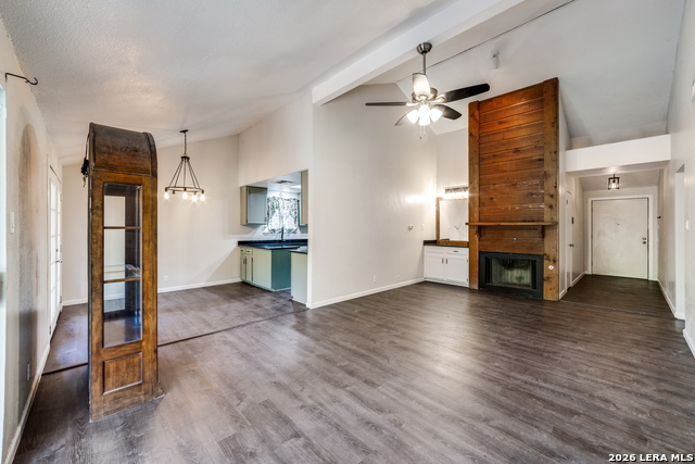 Image 3 of 13 For 5631 Timber Rail