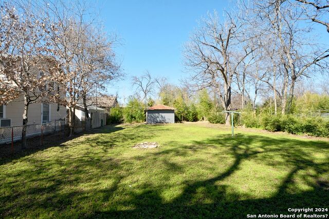 Image 19 of 21 For 303 Faust St E