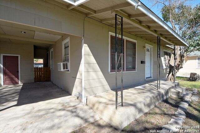 Image 4 of 21 For 303 Faust St E