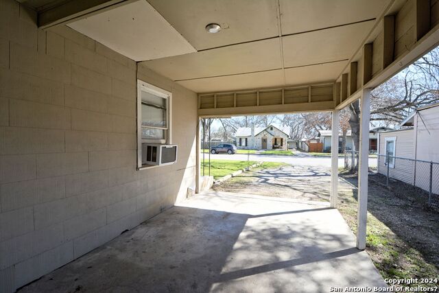 Image 5 of 21 For 303 Faust St E