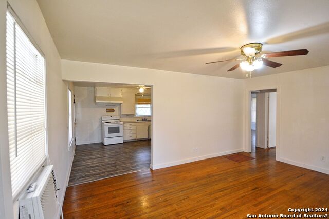 Image 7 of 21 For 303 Faust St E