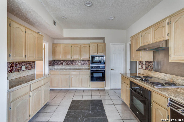 Image 11 of 34 For 3915 Creek Point