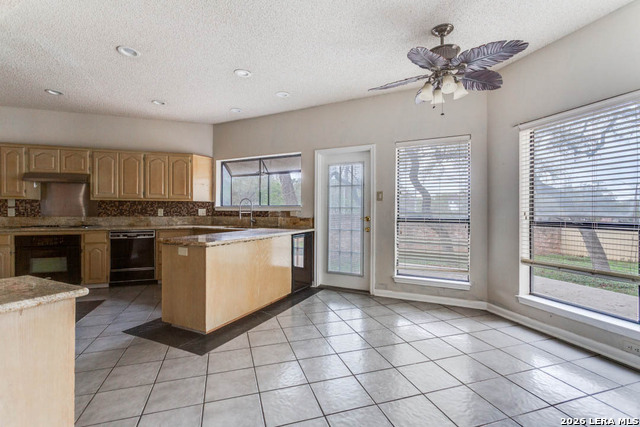 Image 8 of 34 For 3915 Creek Point