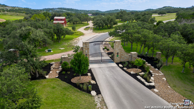 Image 2 of 25 For 340 Starview Cv W