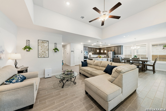 Image 7 of 33 For 825 Pader  