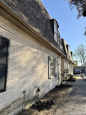 Image 16 of 17 For 170 De Chantle  107