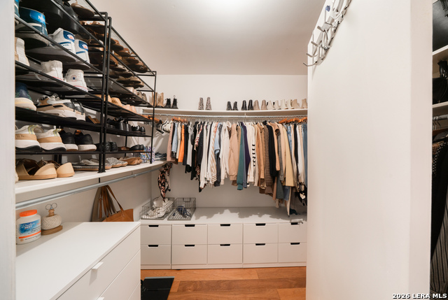 Image 33 of 38 For 138 Chichester