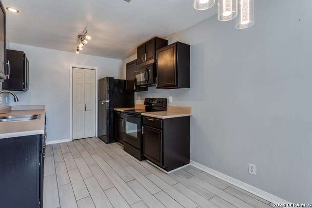 Image 11 of 25 For 9103 Tezel Landing